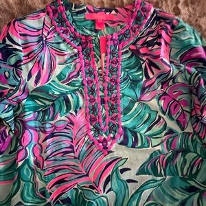 Pictures do this no justice! Beautiful Lilly Pulitzer nwt coretta tunic